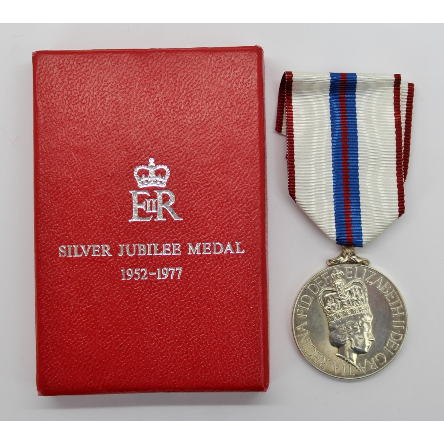 1977 Queen Elizabeth Ii Silver Jubilee Medal In Box Of Issue 9055